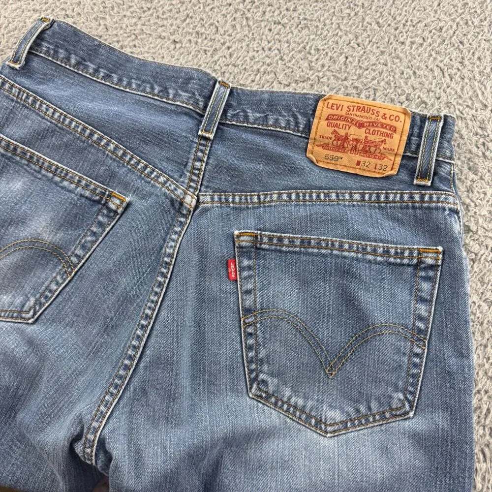 Levis 559 Relaxed Fit Straight Leg Jeans Mens 32x31 (Tag 32x32) Distressed Y2K